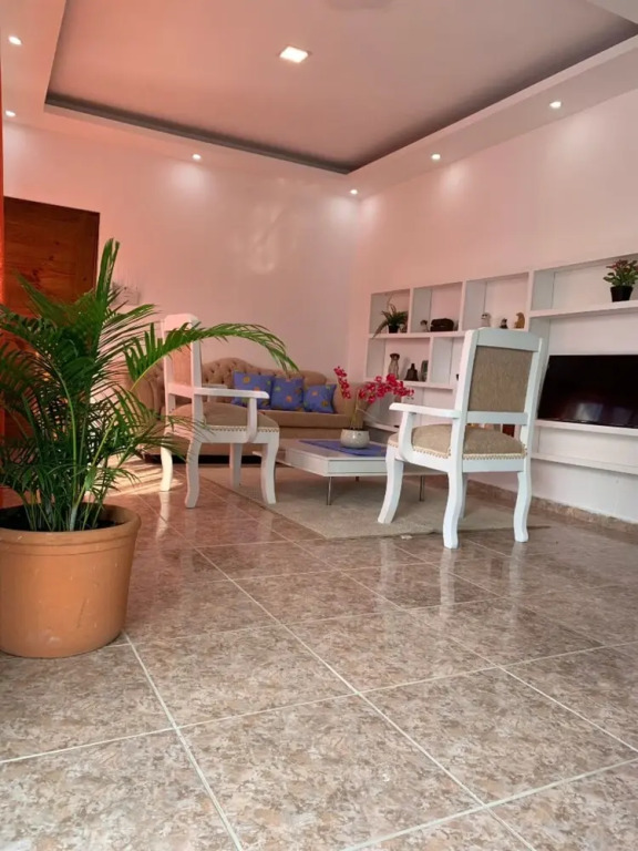 Stylish 1r-1b Apt Near The Beach And Main Street
