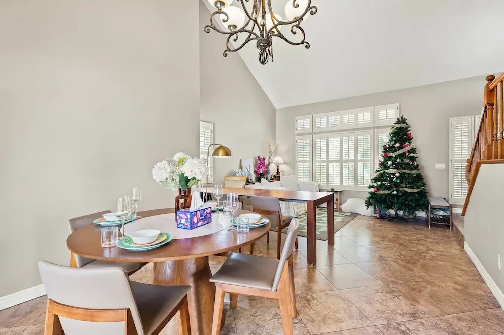 Near ONT Spacious 4BR Family Retreat Safe Area