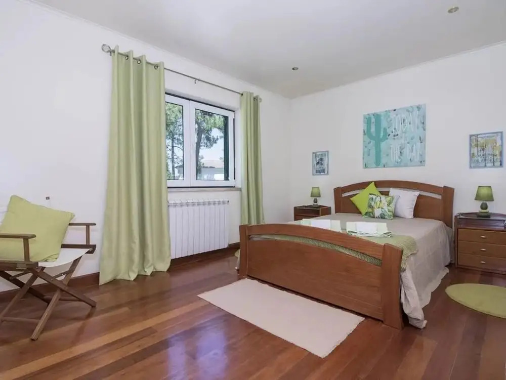 Villa Fati in Pen Nsula de Tr ia