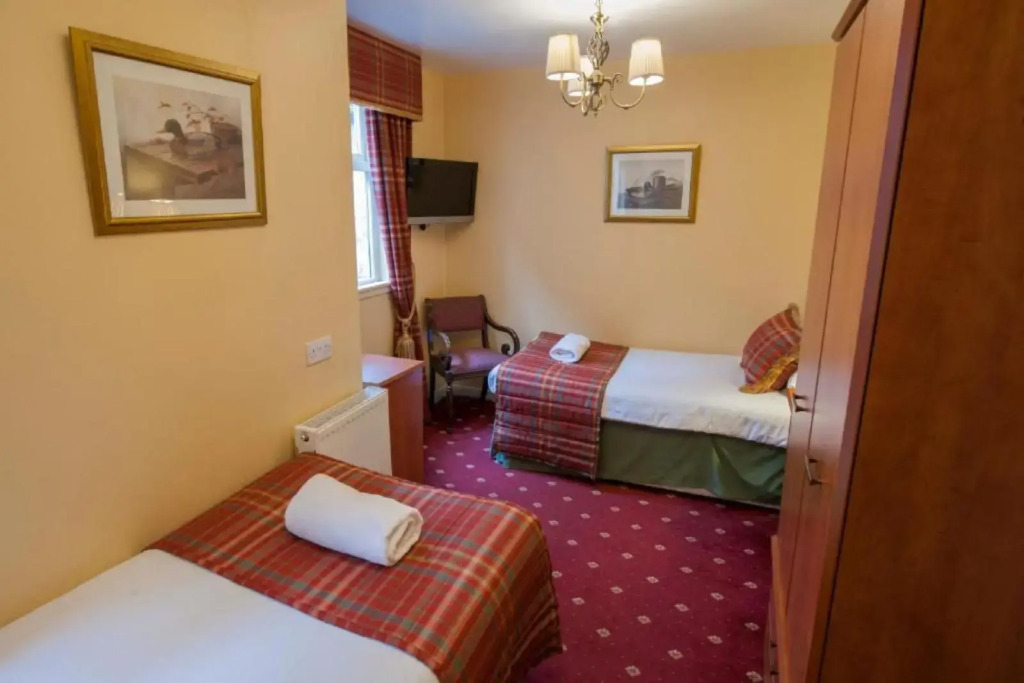 Loch Kinord Hotel