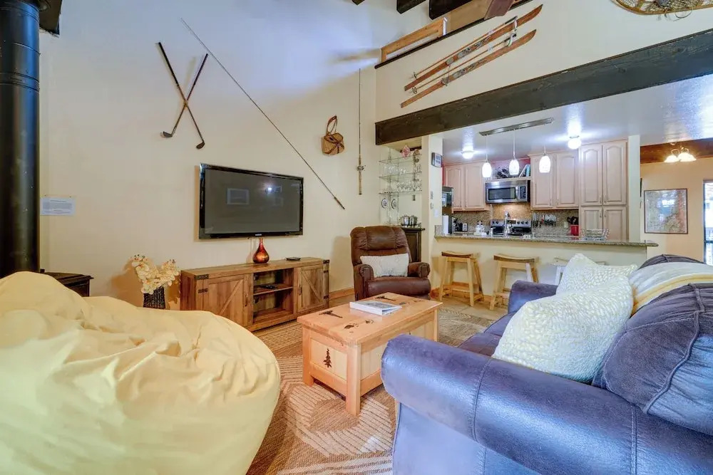 1 Mi to Lake Tahoe: Condo w/ Deck in Kings Beach!