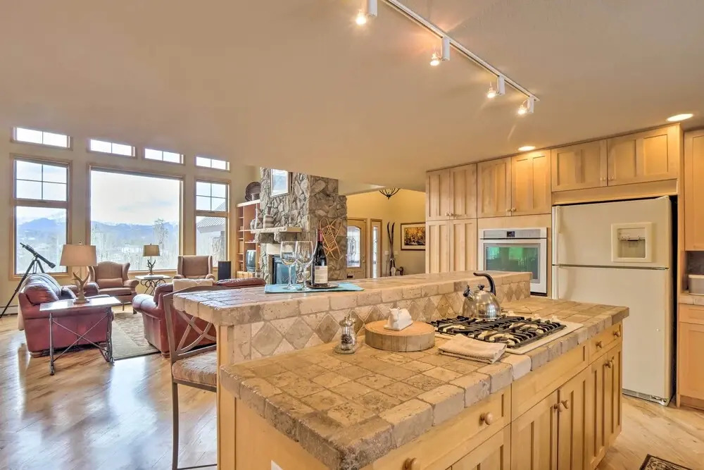 Grand Fraser Escape w/ Private Deck & Hot Tub