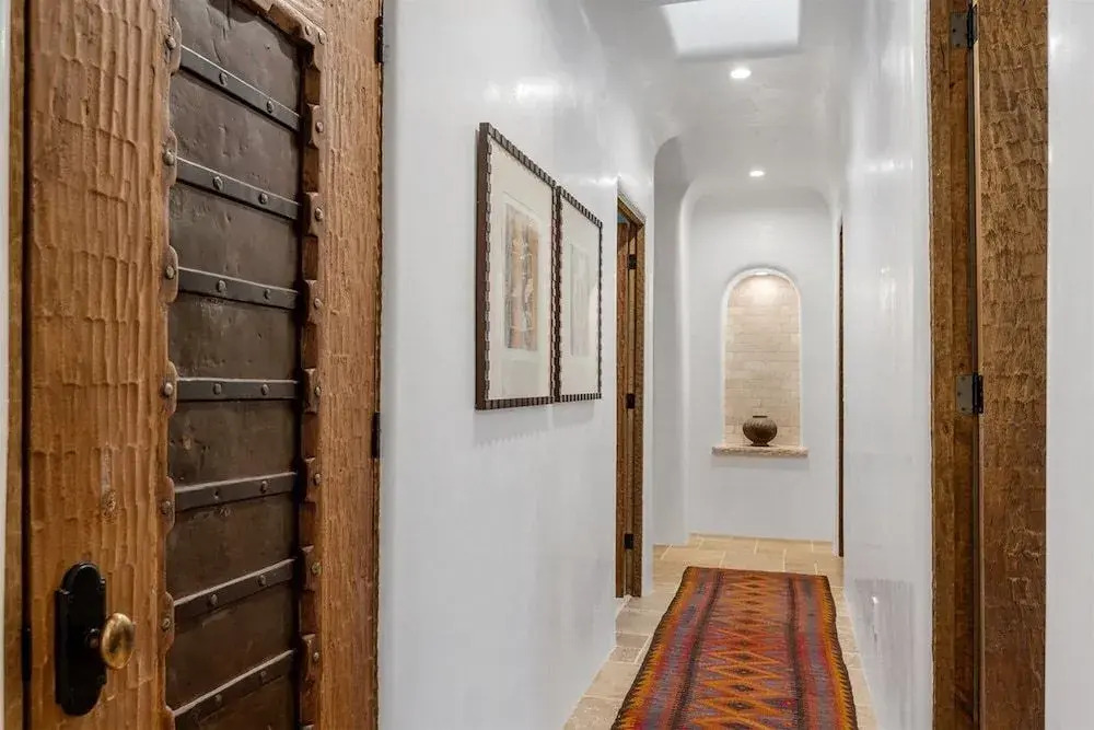 Alameda Escondido - Historic East Side Luxury, Walk Everywhere