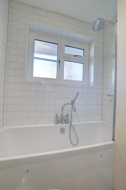 3 Bed in Woodbridge oc-h23
