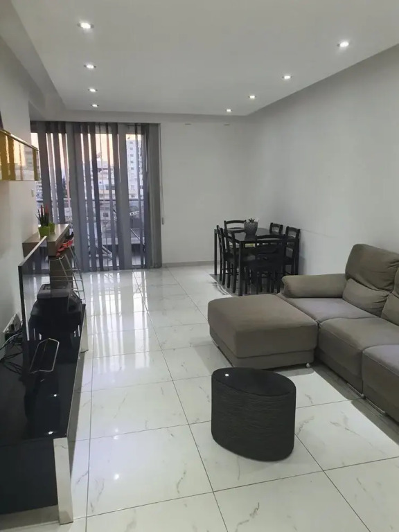 Immaculate 2-bed Apartment in Larnaca