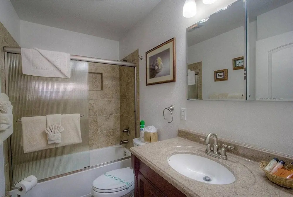 Eagle's Lake Retreat 4 Bedroom Condo by RedAwning
