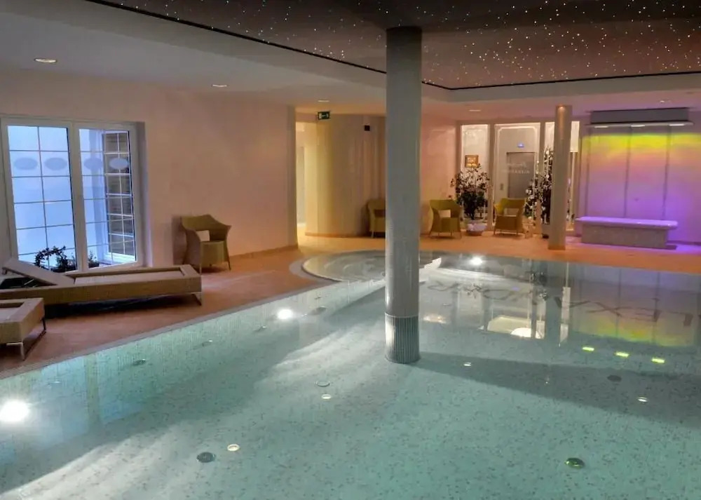 Willa Alexander Resort & SPA - caloroczny kryty BASEN