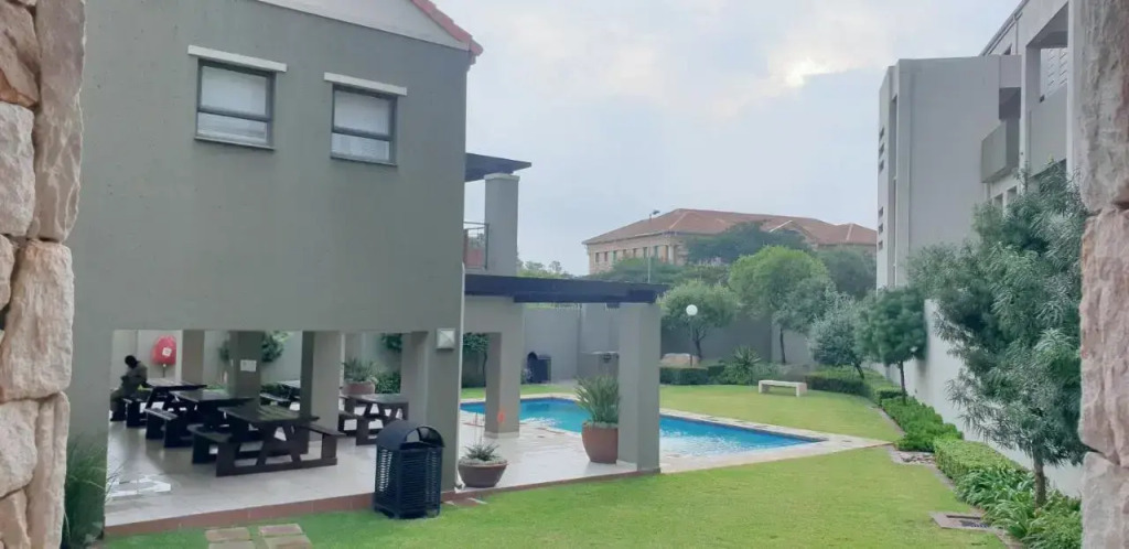 Secure, Self-Catering Studio in Sunninghill, Sandton