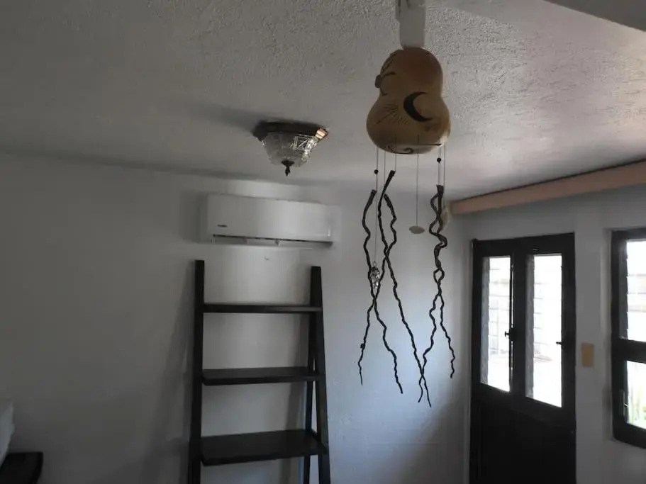 Habitación independiente a pie del lago con AC