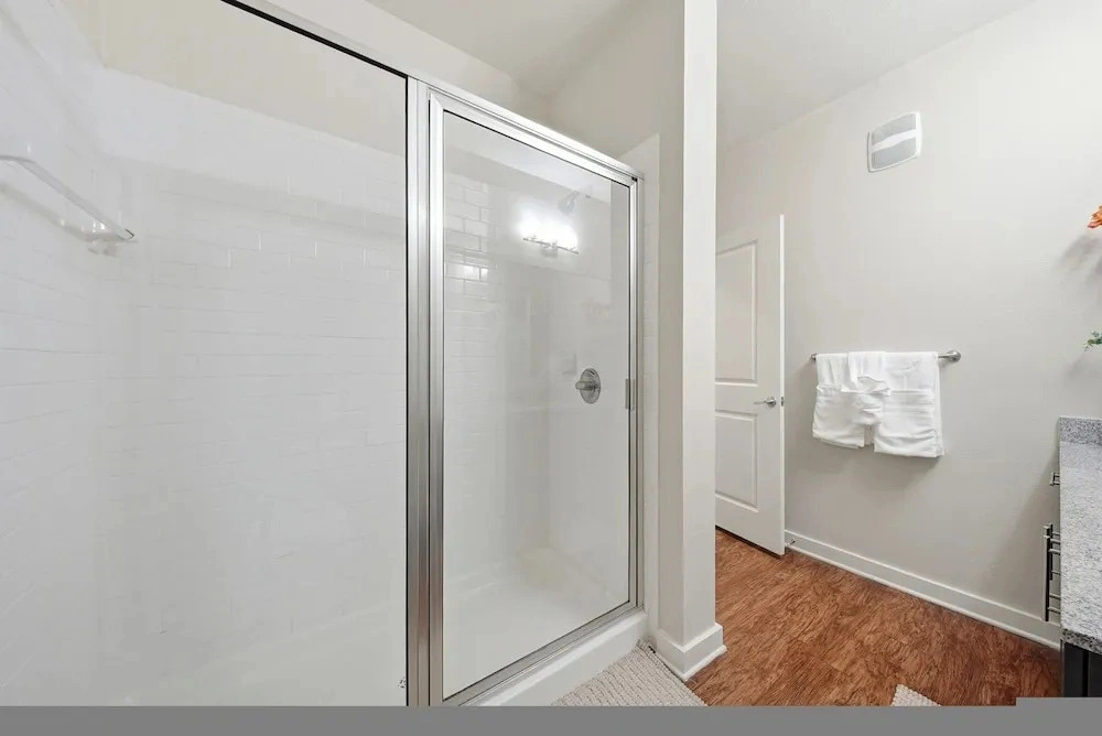 Modern 2BR w Pool Pet-friendly Unit 21