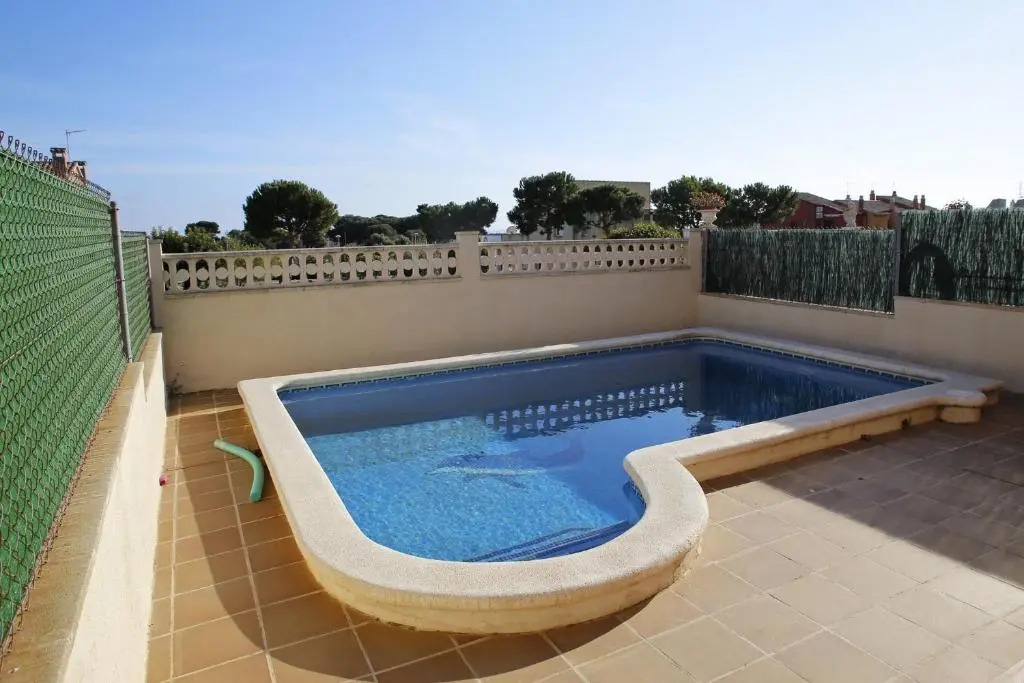 AT130 Casa con piscina privada, aire acondicionado y garaje