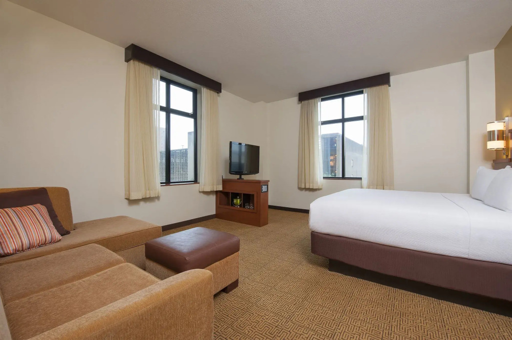 Hyatt Place Des Moines Downtown