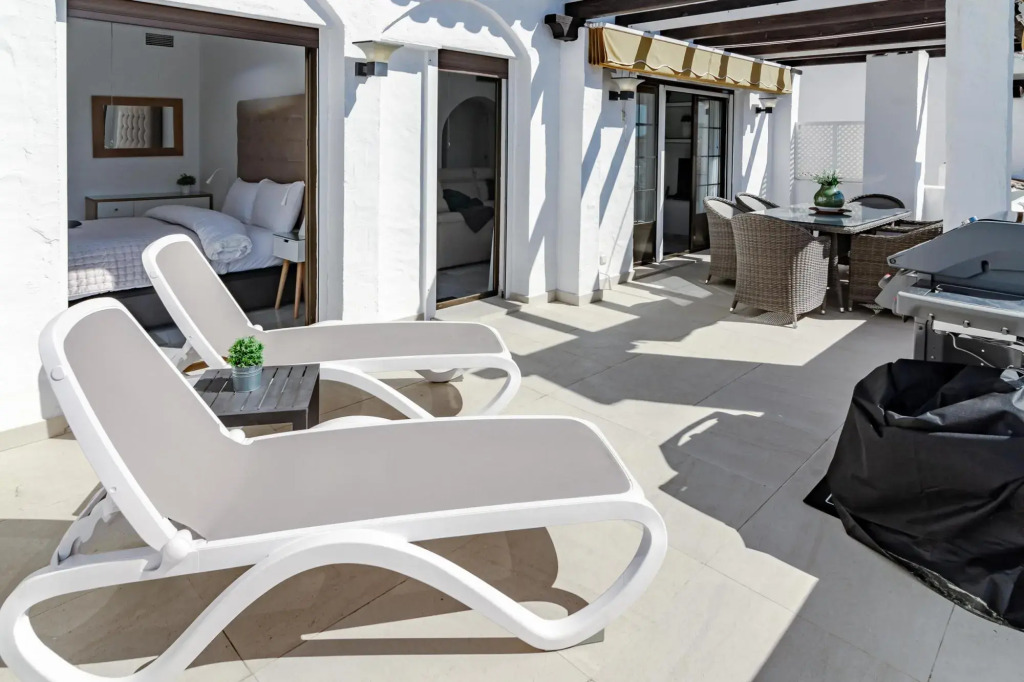 AB4 - vacation home, Marbella by Roomservices