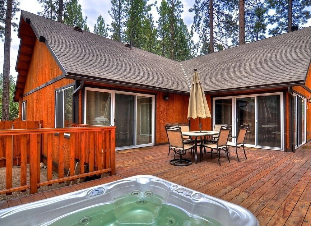 No. 21 Tamarack Lodge - 4 Br Cabin
