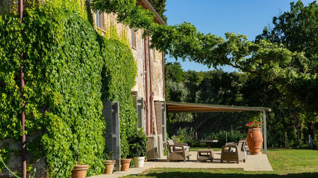 Thermal water and relaxation in Val D'Orcia-Podere La Piscina