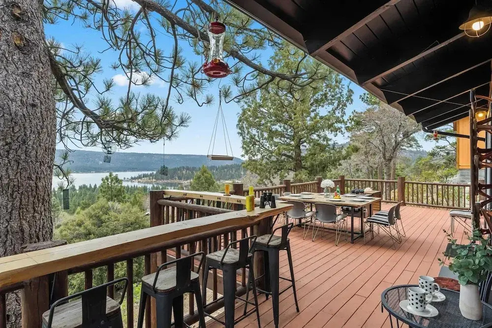 Scenic North Shore Stay w/ Games, Near Snow Summit Lakeview Lodge by Avantstay