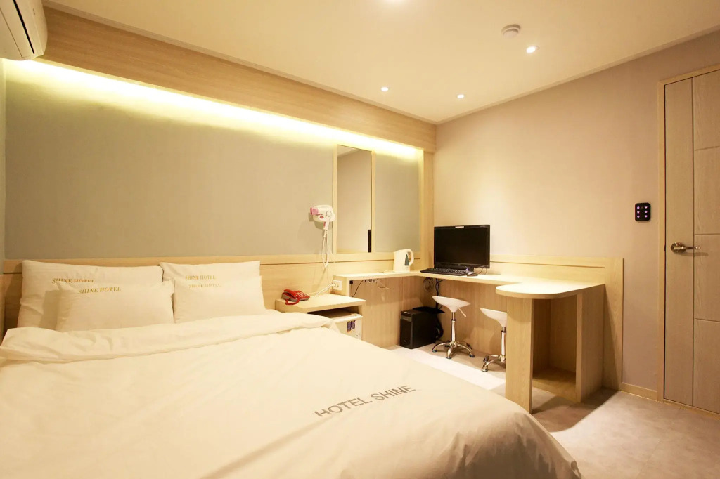 Shine Hotel