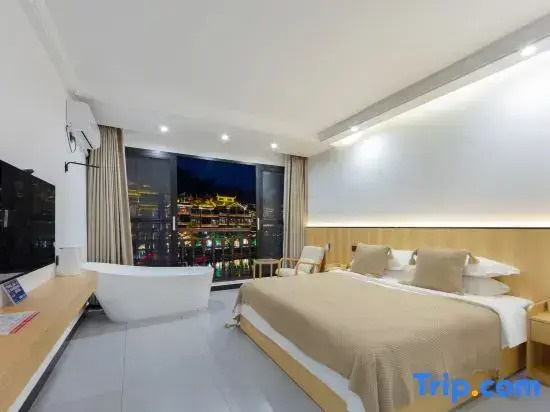 Zhumeng Yingyue River View Homestay