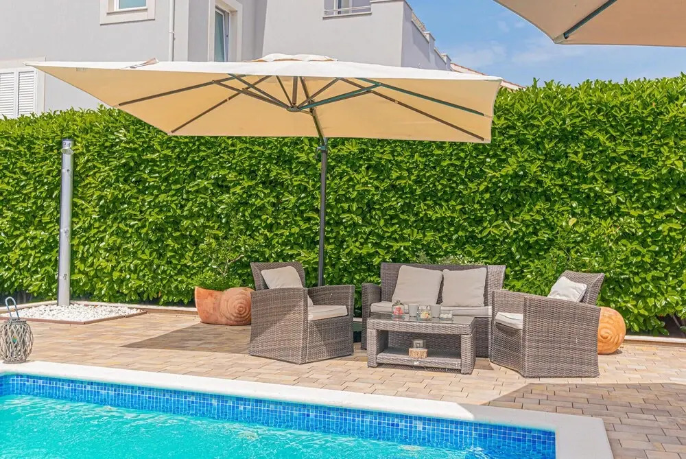 Awesome Home in Brodarica with Hot Tub, WiFi & 6 Bedrooms