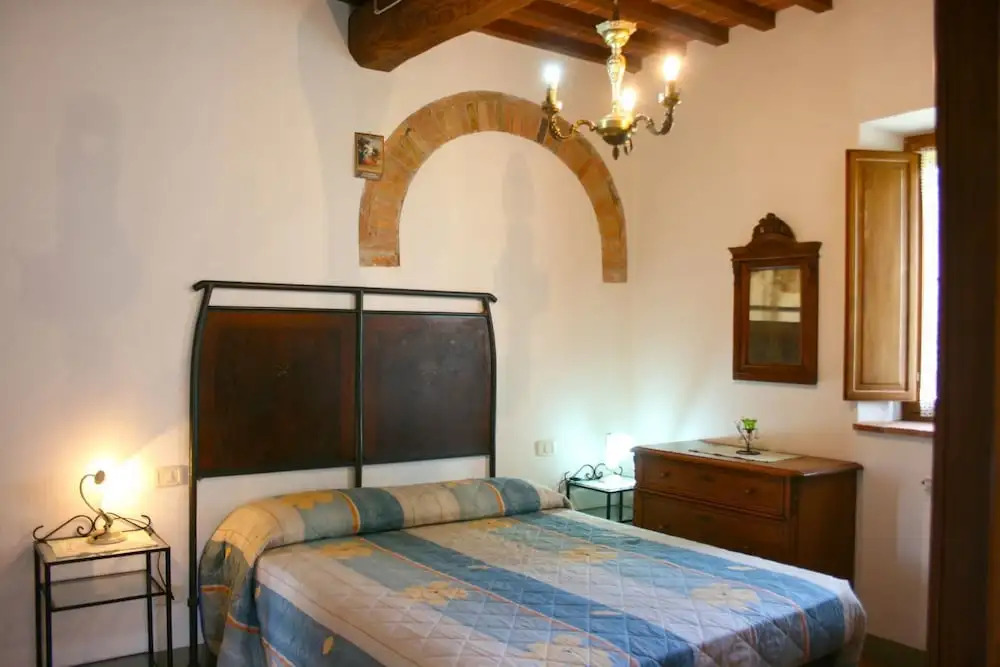 Stunning private villa with private pool, WIFI, TV, pets allowed and parking, close to Montepulc