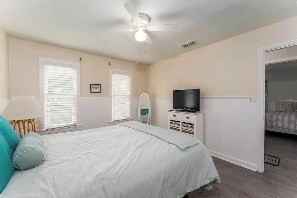 Bayside Waterfront Home With Private Patio