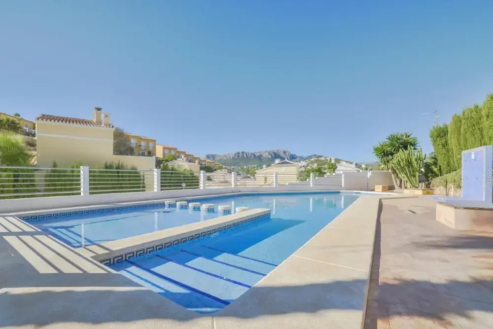 Bungalow - 3 Bedrooms with Pool and WiFi - 105003