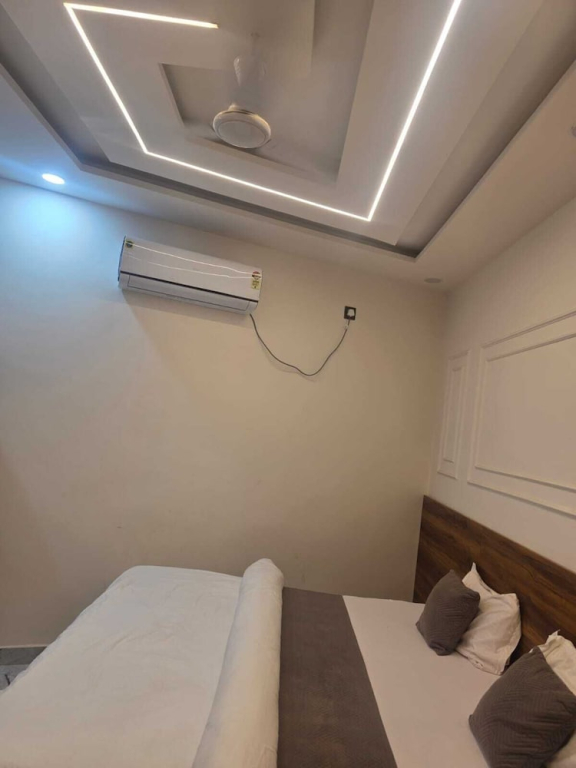 Hotel R R Tripathi