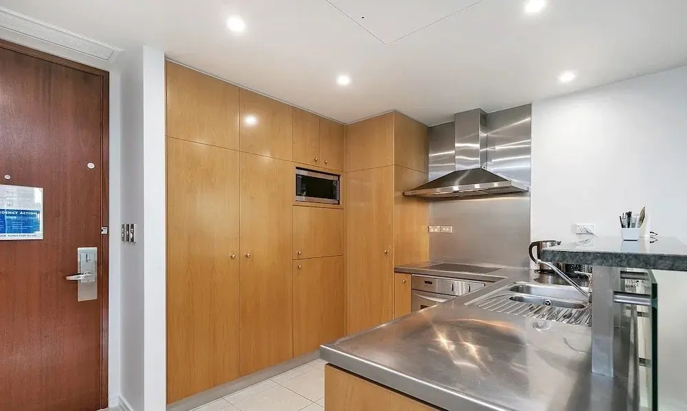 QV Deluxe Waterside Apartment - 851