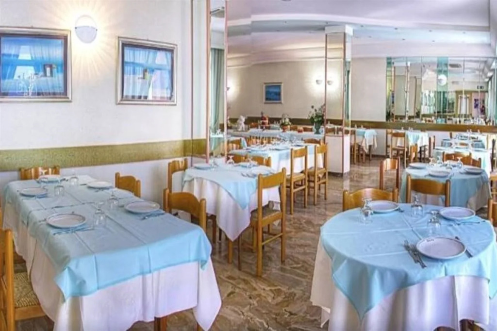 hotel iris