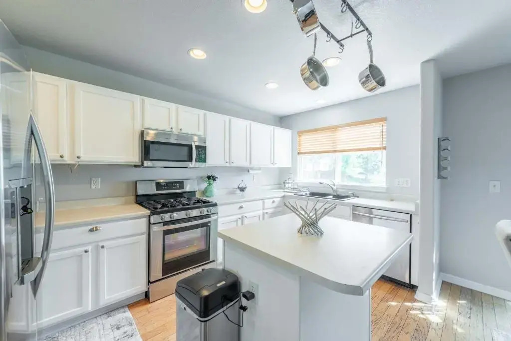 Spacious 4 bedroom 3.5 bathroom residential property