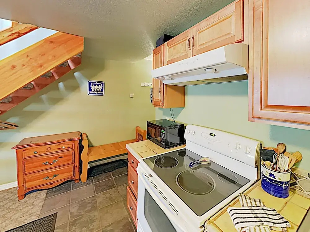 Choice Ski Haven W/ Pool & Hot Tub: Mins To Slopes 1 Bedroom Condo