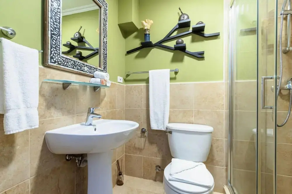 2BR 3BA Town Home w GYM Tennis Courts Pools