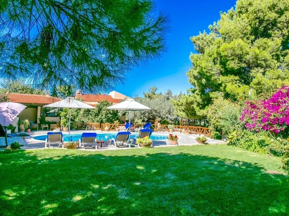 Villa in Heraklion With Private Pool & Beaches