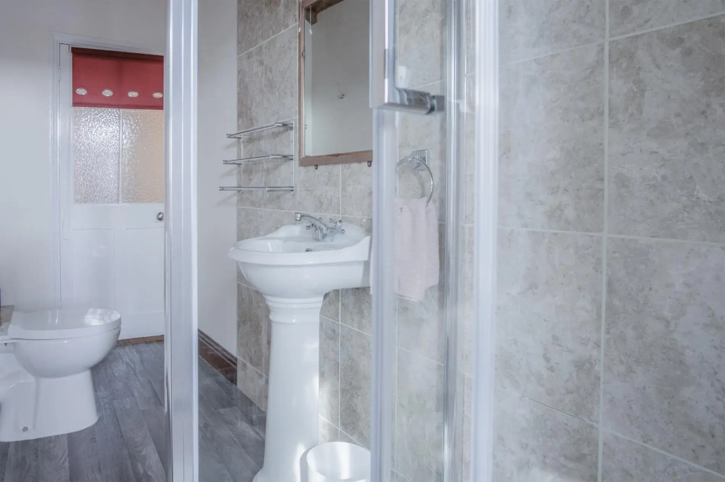 Dragons Den - 2 Bedroom Apartment - Tenby