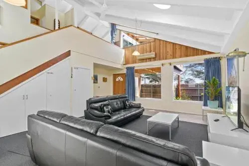 Black Dolphin Waterfront Townhouse - Bay Views