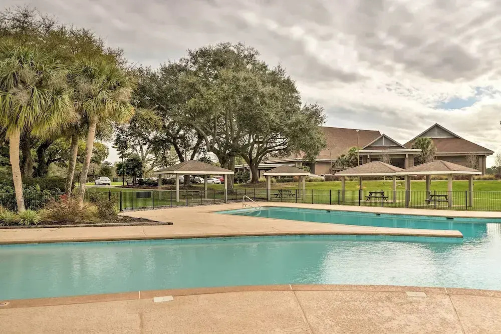 Diamondhead Condo - Marina, Pool Access & Golfing!