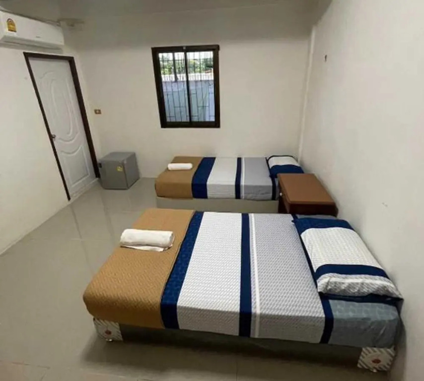 OYO 75577 Palace Hostel