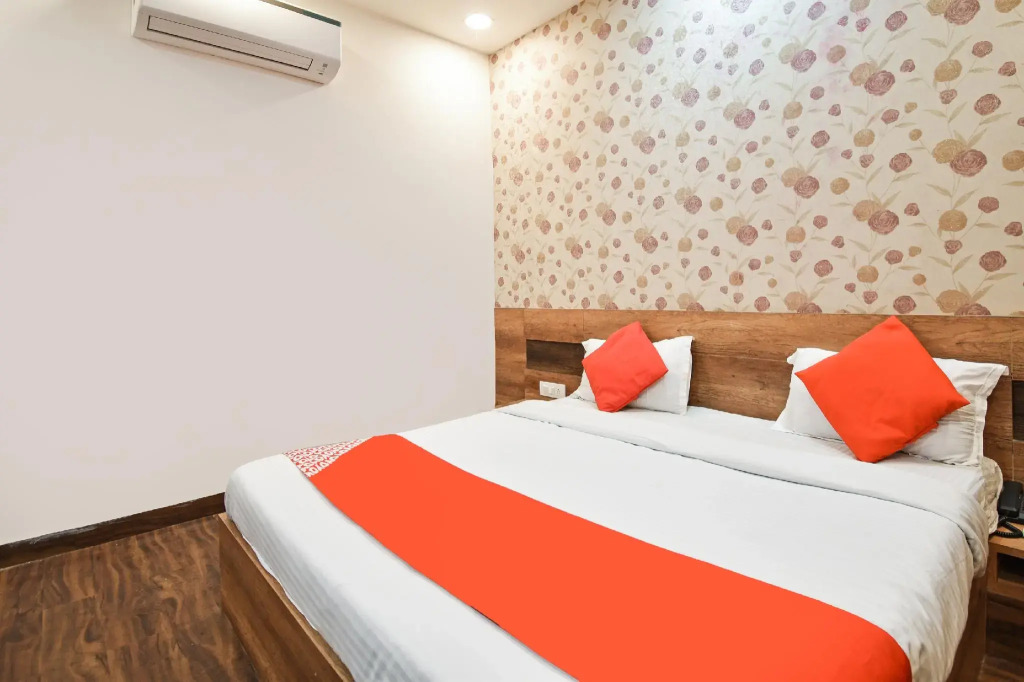 OYO Flagship 75885 Hotel G N