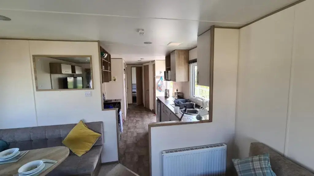 Luxury 8 berth Caravan with Hot Tub & Starlink at Tattershall Lakes