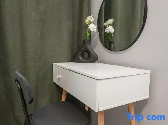 Lumina 3-room apartment near the train station