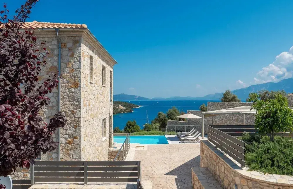 Villa Akoni