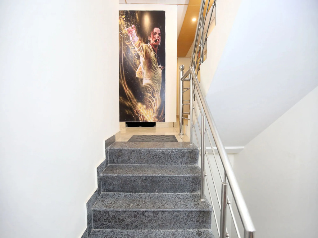 OYO 13368 Hotel Gold Star
