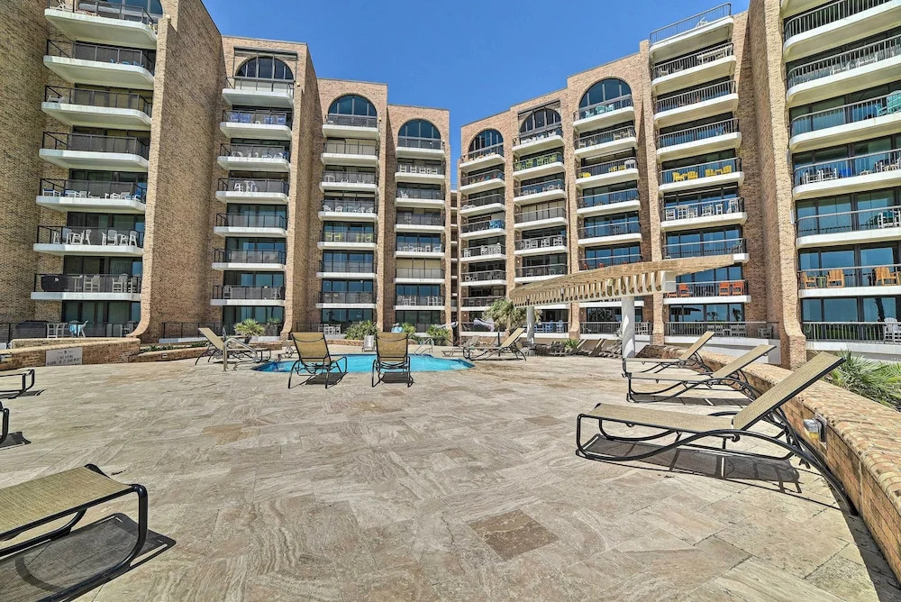 Port Aransas Vacation Rental w/ Pools - Near Beach