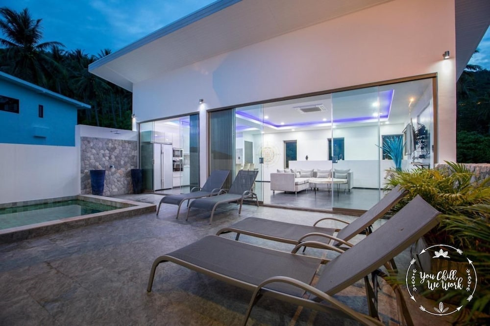 V297 Hillside Sea View Villa with Infinity Pool
