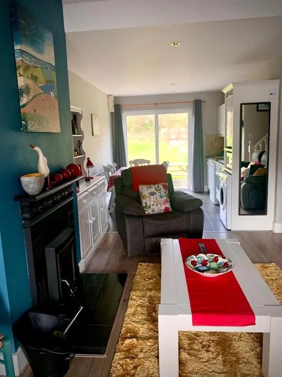 Cottage 33 Old Killarney Village Killarney V93K66X 4 King Beds Sleeps 8 Sharing