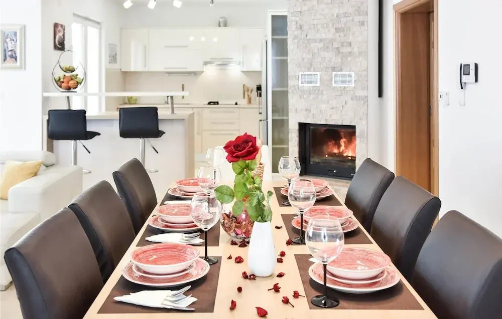 Awesome Home in Dugopolje With Wifi and 4 Bedrooms