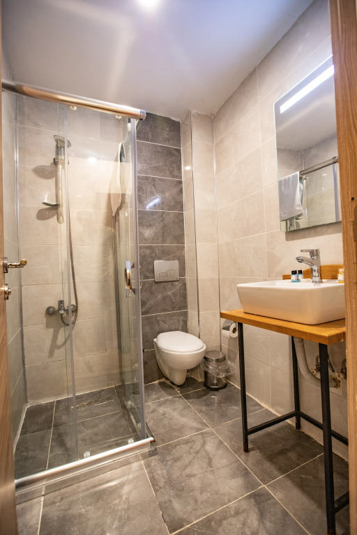 La Pazza Suites