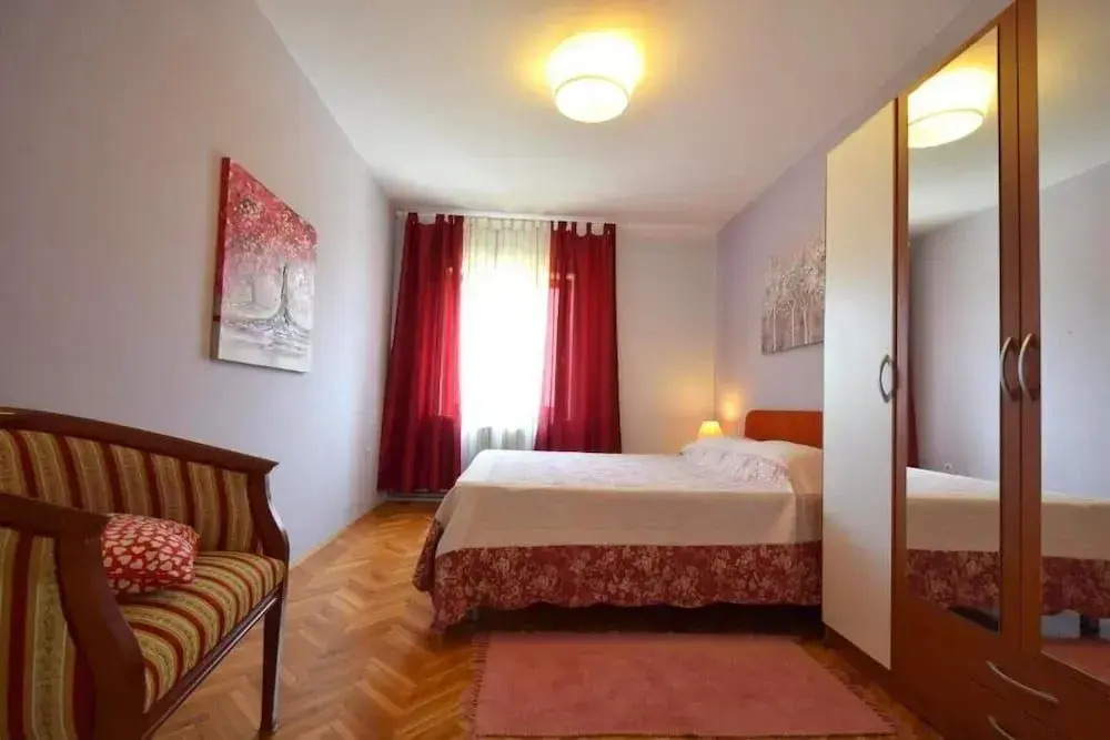 Apartment and Room Mila