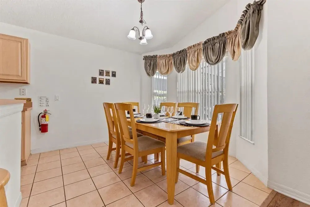 4 Bedroom Private Pool+Spa Home 8 Miles to Disney 4 Home
