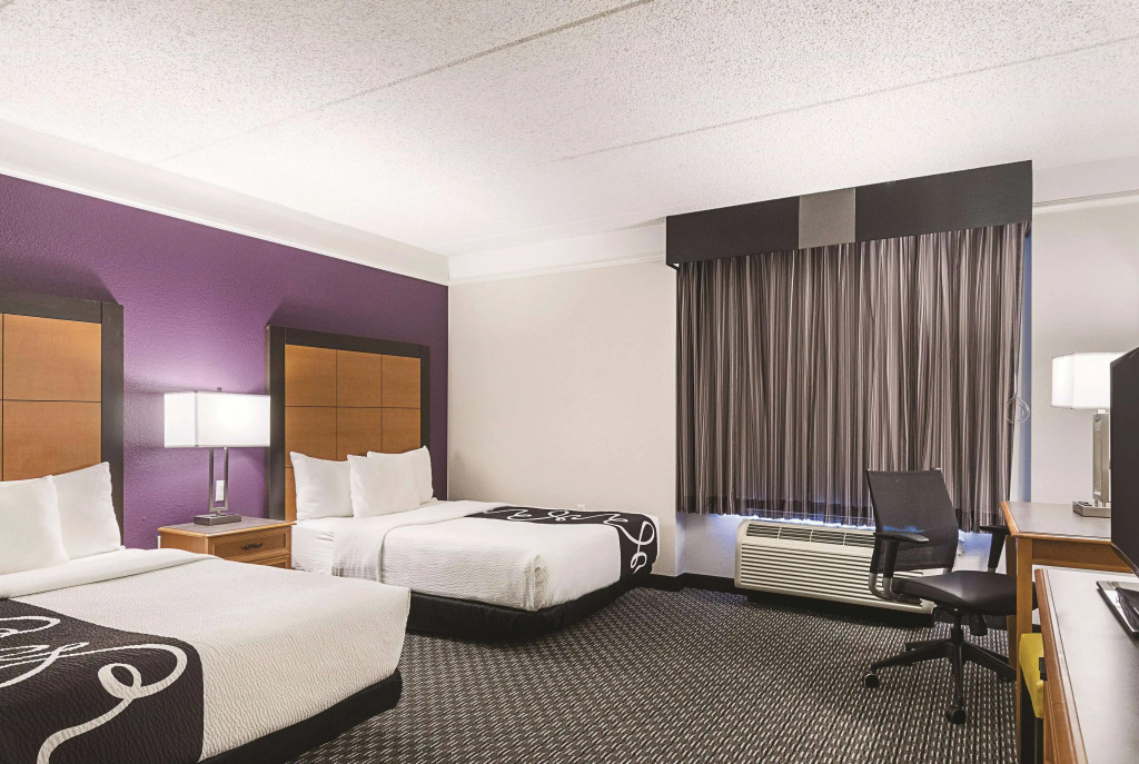 La Quinta Inn & Suites by Wyndham University Area Chapel Hill
